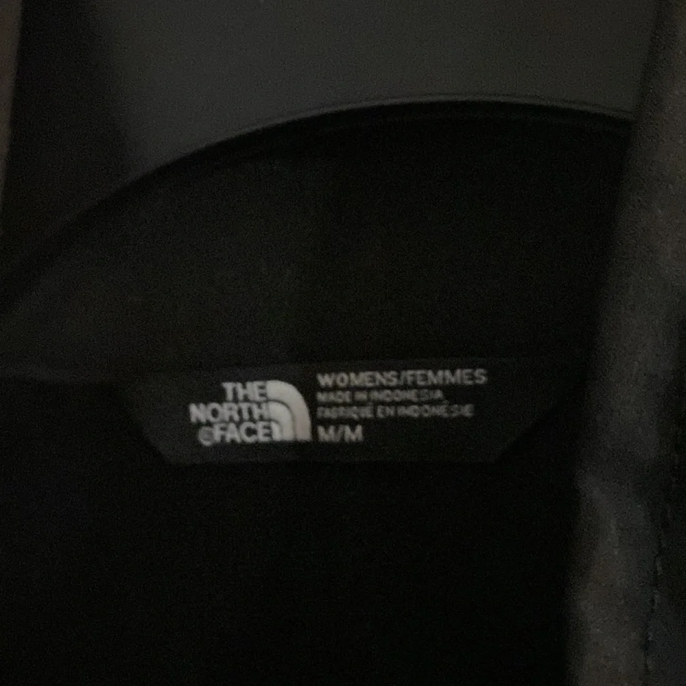 North face rain repellent jacket. - Picture 3 of 6